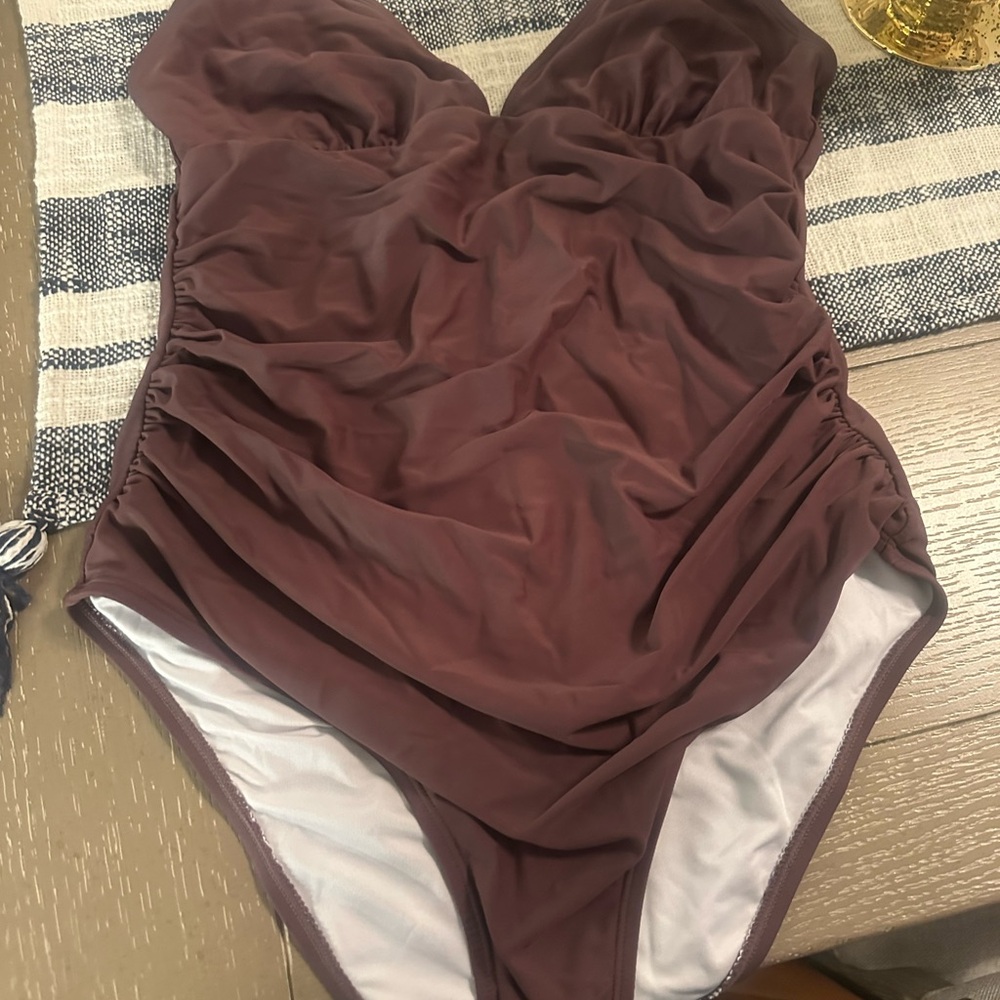 Cupshe One Piece Swimsuit in Deep Brown rouged
